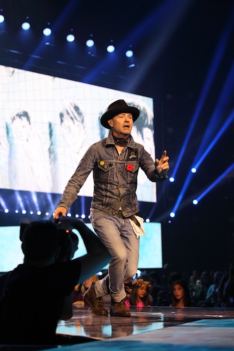 Gord Downie performs at WE Day Family 2016