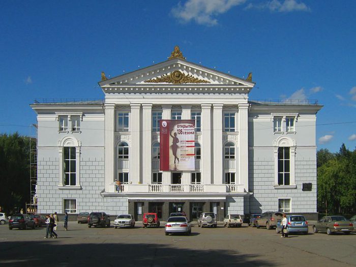 russian theatre covid