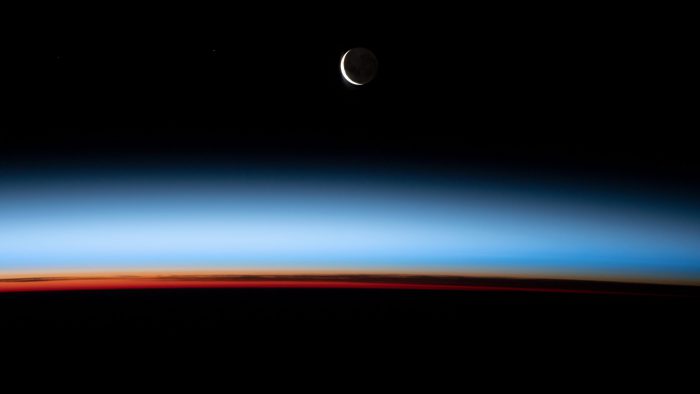 Goodnight, Moon! This ISS pic is a bedtime dream